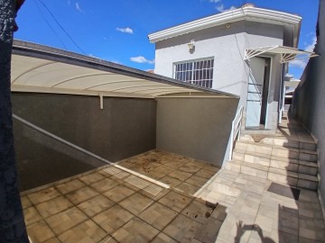 Casa em localizao privilegiada